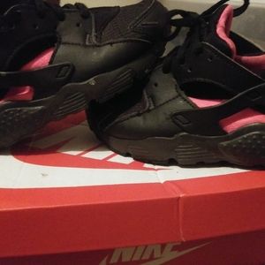 Girls nike huaraches 13c
